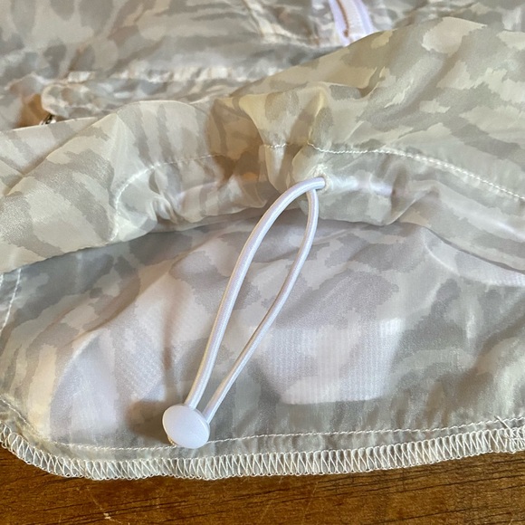 ✨GOOD AMERICAN Icy Leopard Print Windbreaker Jacket✨ NWT - Picture 7 of 16